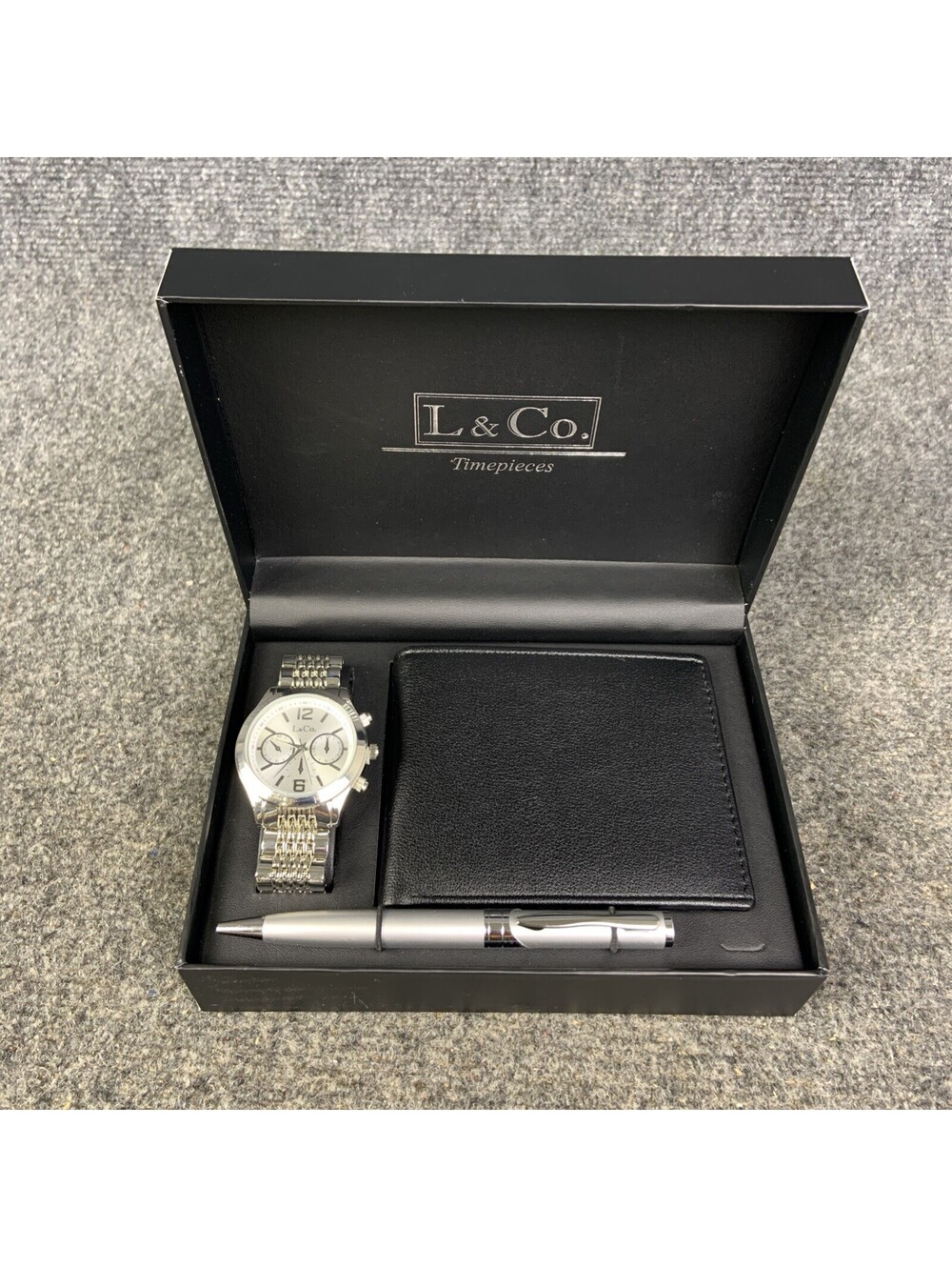 L & Co. Timepieces Mens Silver Wristwatch, Leather Wallet, Pen Gift Set NIB